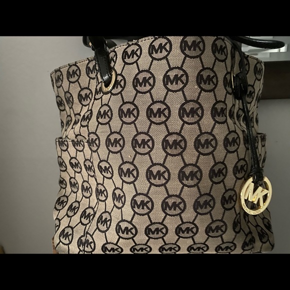 Used Authentic Michael Kors Tote - Picture 2 of 9